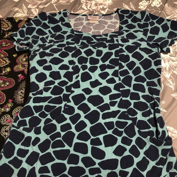 SOLD!  2 Scrub tops Sz M Grey’s Anatomy & Cherokee - Picture 8 of 16